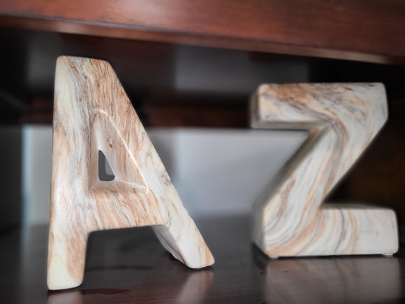 Letras A y Z. Se venden individuales.