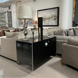 Cómoda de madera con acrilico. Hammary Furniture.